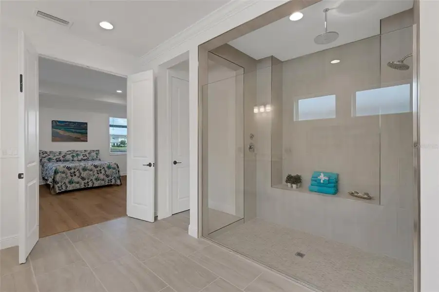 Image 88 of a home in Cassata Lakes.