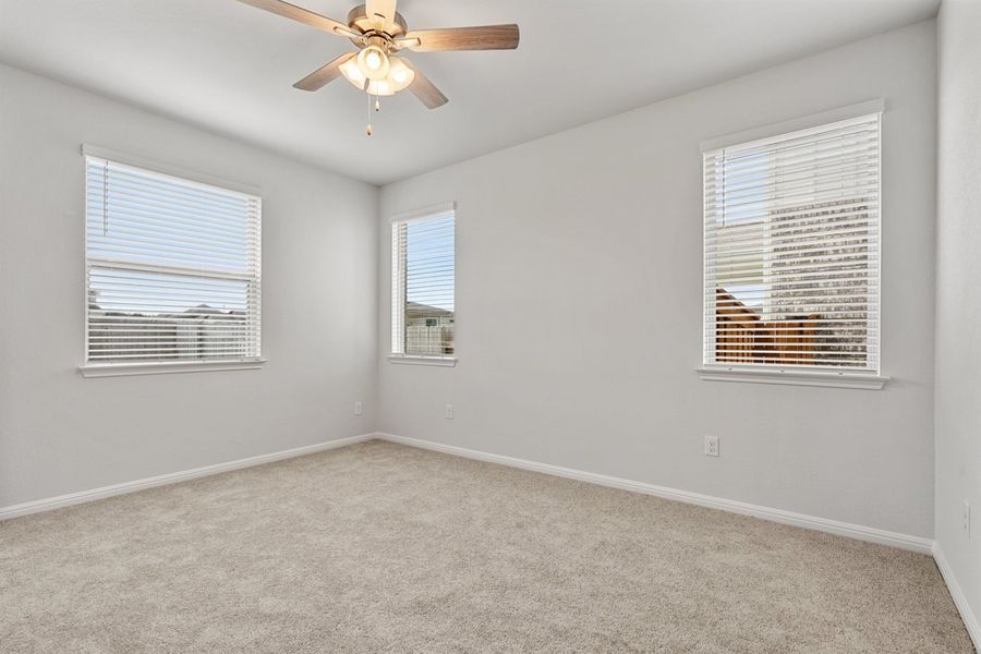 Spacious, unfurnished interior of a new home in Crosswinds, Kyle (Image 13).