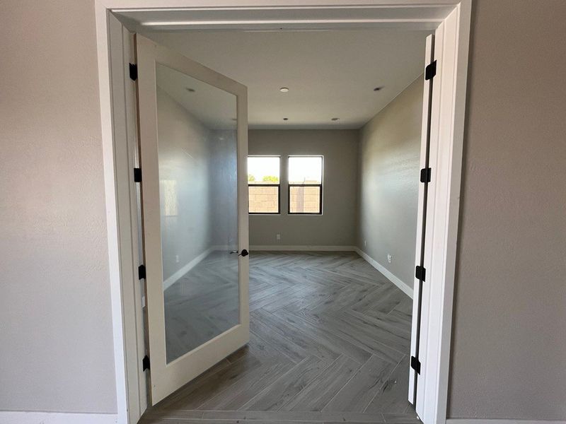 Spacious, unfurnished interior of a new home in 33 North, Gilbert (Image 7).