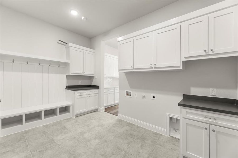 16. 3208 Patterson - Utility