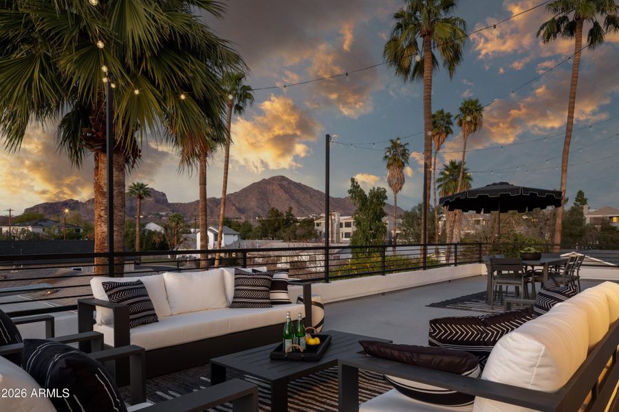 Roof deck for optimal entertaining