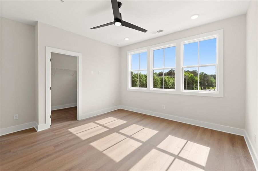 Spacious, unfurnished interior of a new home in , Alpharetta (Image 46).