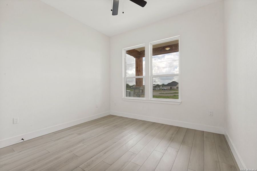 Spacious, unfurnished interior of a new home in , Atascosa (Image 28).