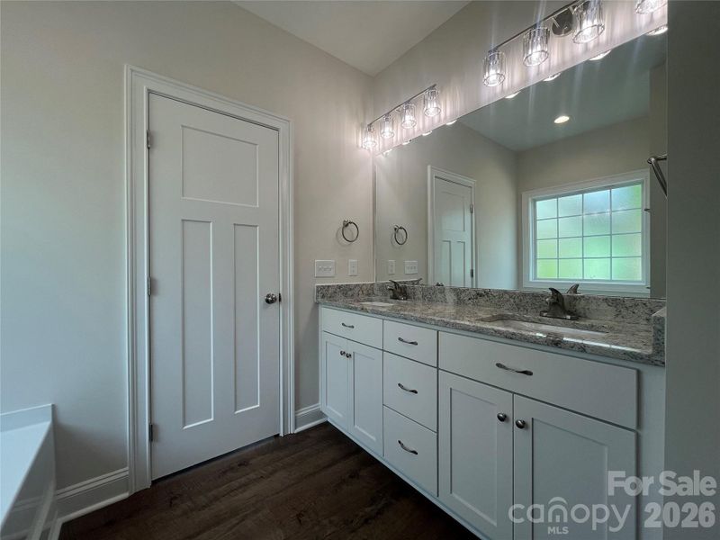 Dual Sink Vanty Dual Sink Vanty