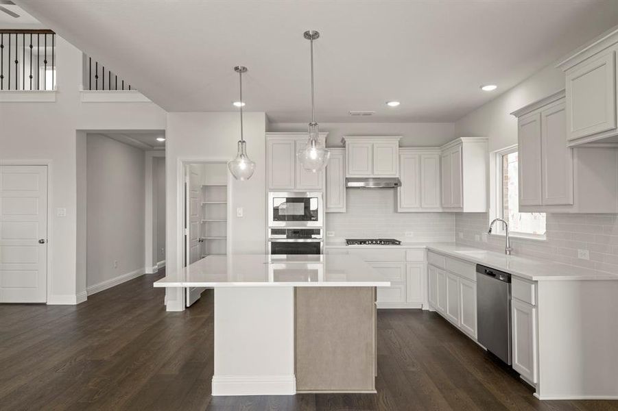 06_5530 Burford, Celina