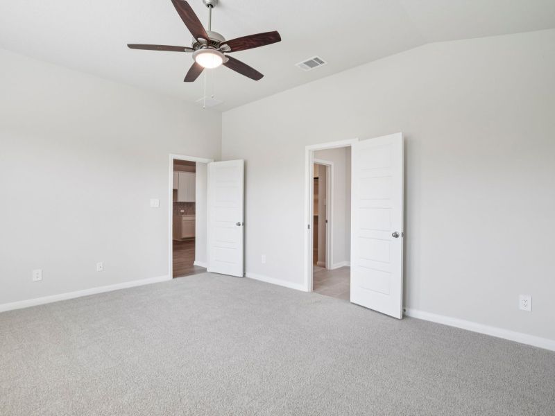 Spacious, unfurnished interior of a new home in Scenic Crest - Premier Series, Boerne (Image 11).