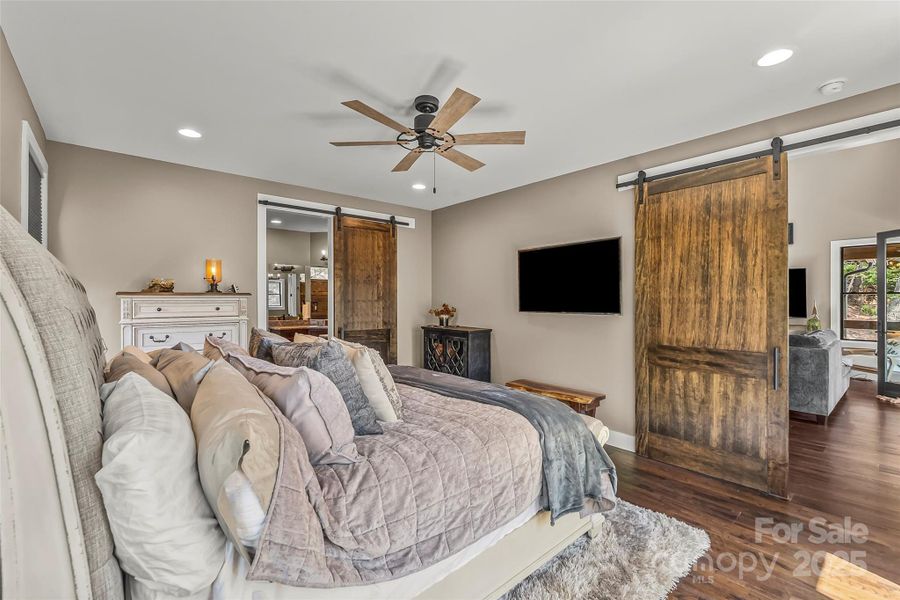Furnished interior view inside a new home in , Marion (Image 11).