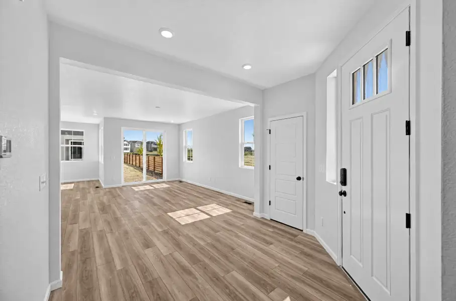 Spacious, unfurnished interior of a new home in The Aurora Highlands, Aurora (Image 9).