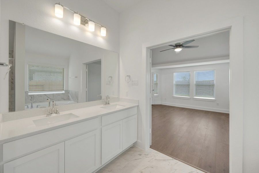 Owner's Bathroom Owner's Bathroom