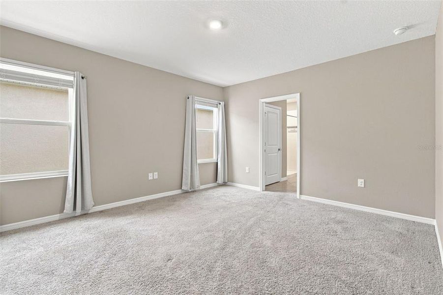 Spacious, unfurnished interior of a new home in , Wesley Chapel (Image 36).