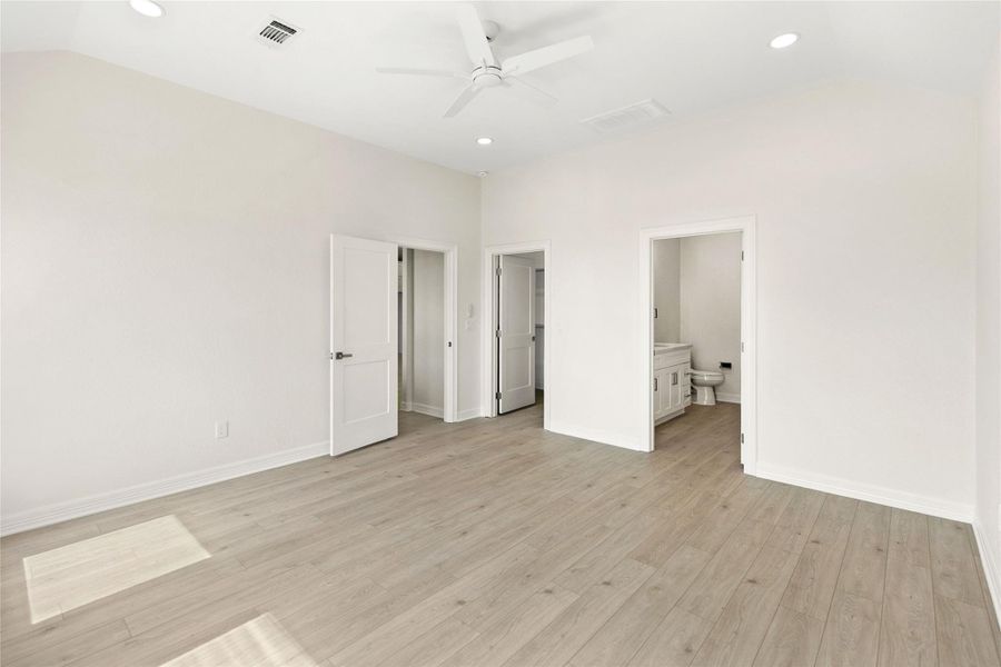Spacious, unfurnished interior of a new home in , Freeport (Image 23).