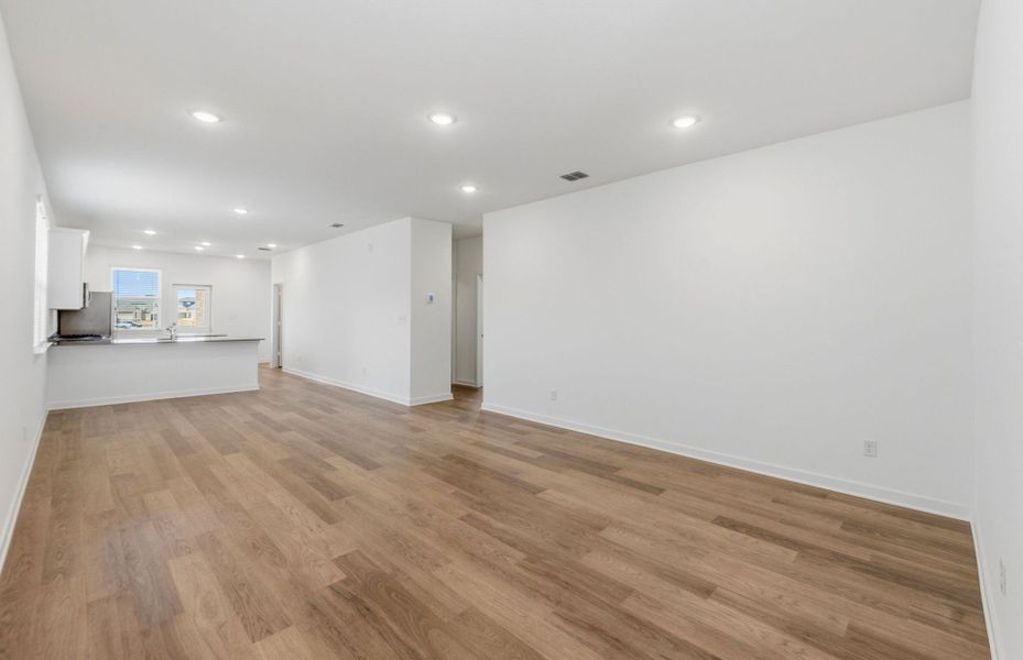 Spacious, unfurnished interior of a new home in Crosswinds, Kyle (Image 28).