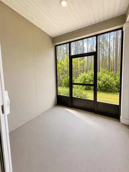 Exterior details and patio area of a home in , Palm Coast (Image 3).