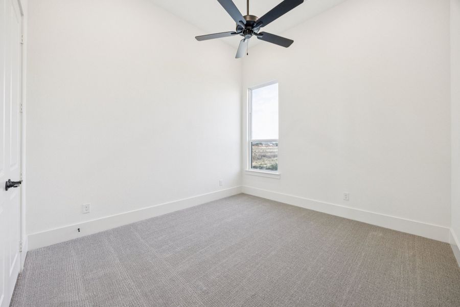 Representative unfurnished interior of a home built from the Augusta by Sandlin Homes in Trinity Estates, Benbrook (Image 26).