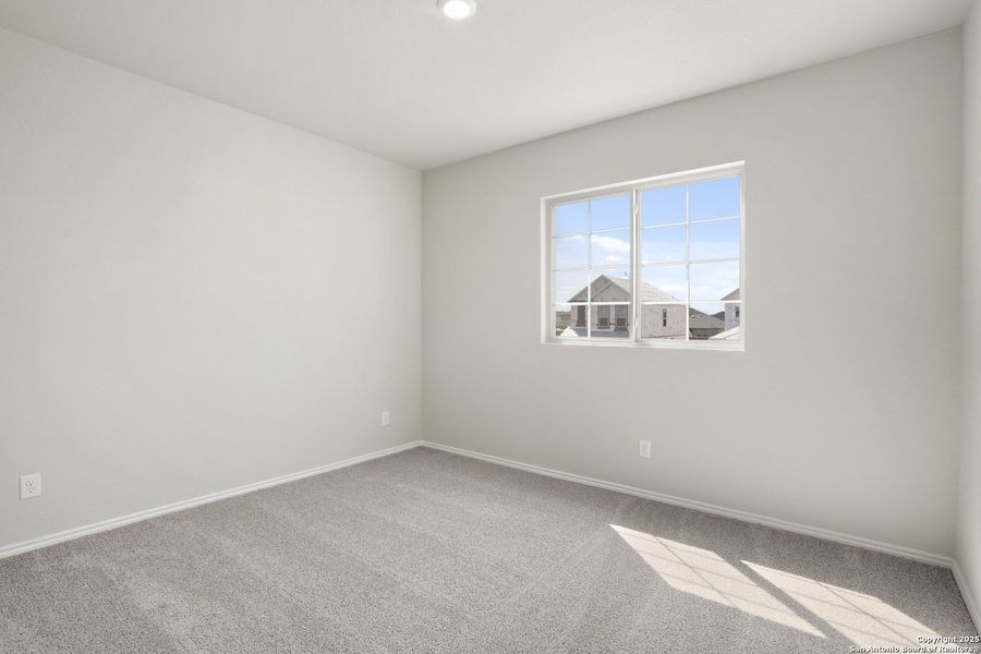 Spacious, unfurnished interior of a new home in Blue Ridge Ranch, San Antonio (Image 12).