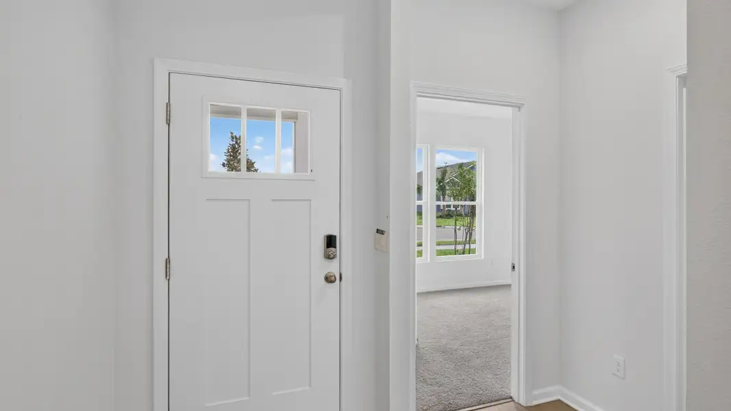 Spacious, unfurnished interior of a new home in Bridle Creek, Jacksonville (Image 13).