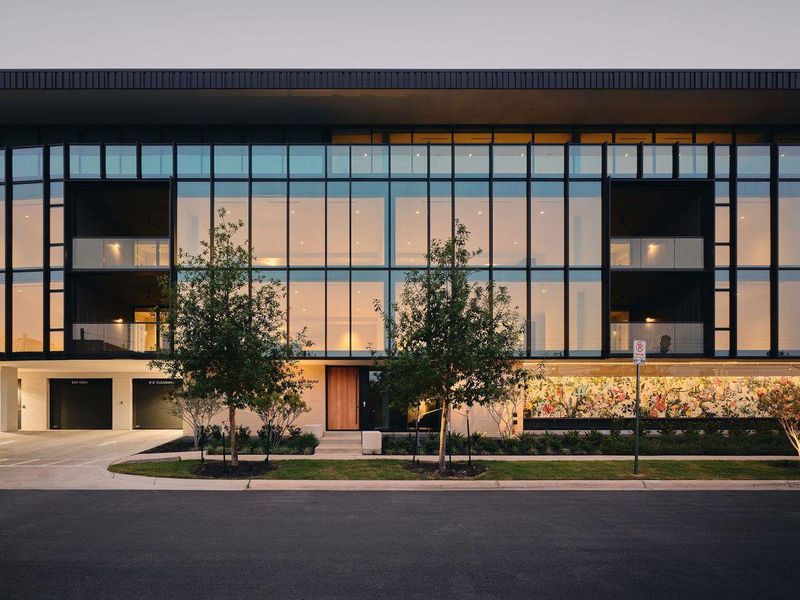Condo located in Austin, TX showcasing its design and architecture (Image 4).