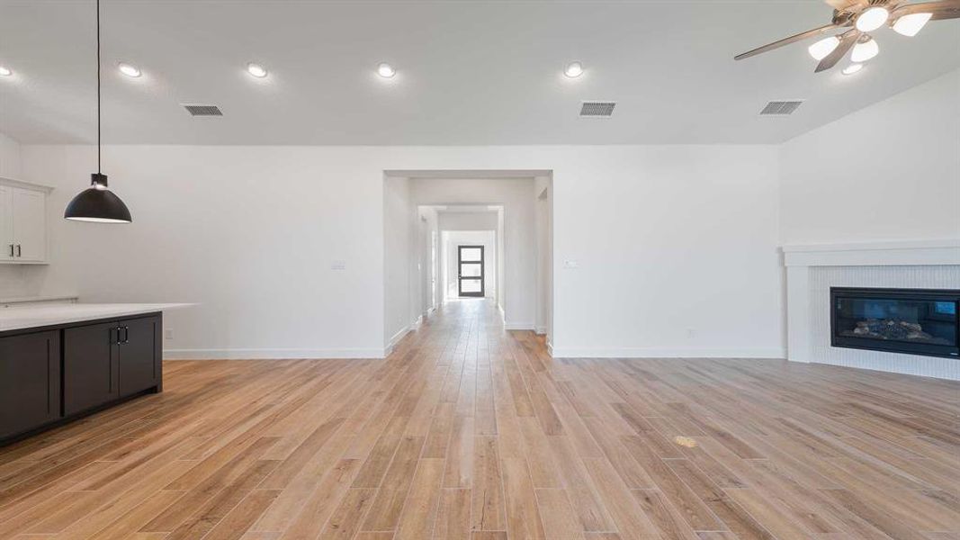 Spacious, unfurnished interior of a new home in Terraces 62', Rockwall (Image 19). Spacious, unfurnished interior of a new home in Terraces 62', Rockwall (Image 19).