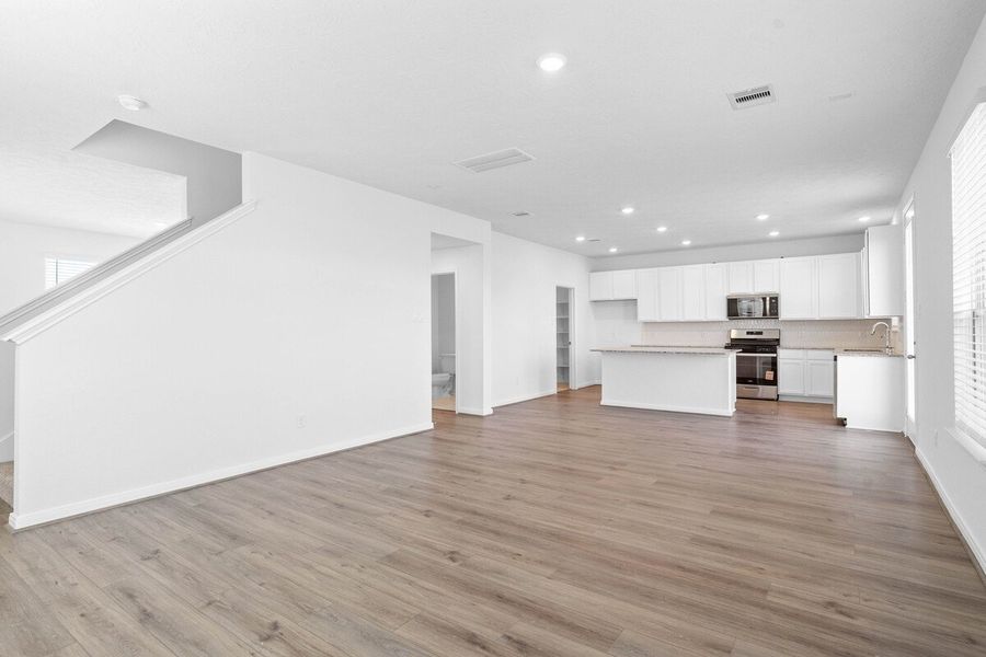 Spacious, unfurnished interior of a new home in Sunset Grove South, Hitchcock (Image 5). Spacious, unfurnished interior of a new home in Sunset Grove South, Hitchcock (Image 5).