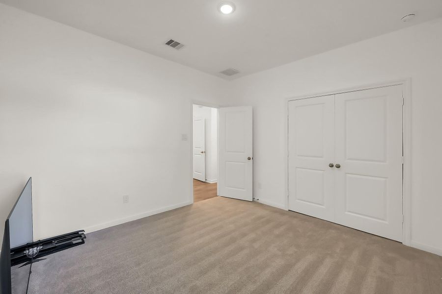 Spacious, unfurnished interior of a new home in Lexington Heights, Willis (Image 22).