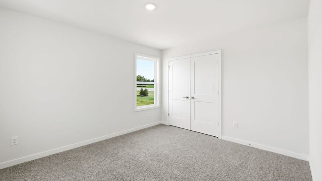 Spacious, unfurnished interior of a new home in Sycamore Cove, Woodruff (Image 31).