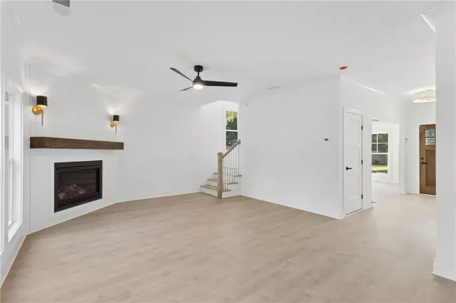 Spacious, unfurnished interior of a new home in , Atlanta (Image 37).