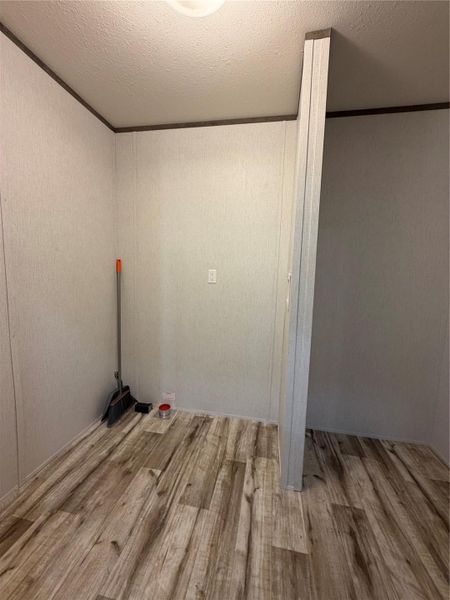 Spacious, unfurnished interior of a new home in , Oyster Creek (Image 14).