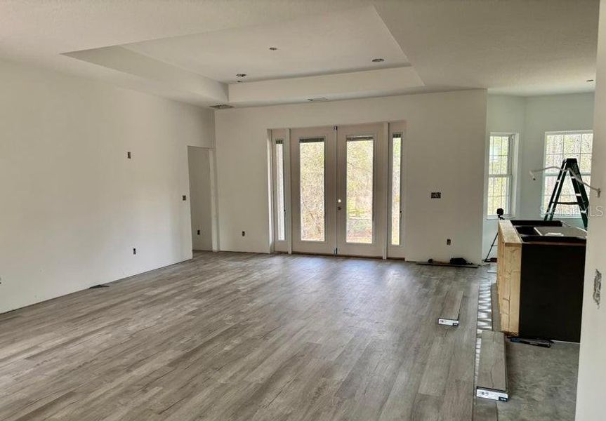 Spacious, unfurnished interior of a new home in , Weeki Wachee (Image 3).