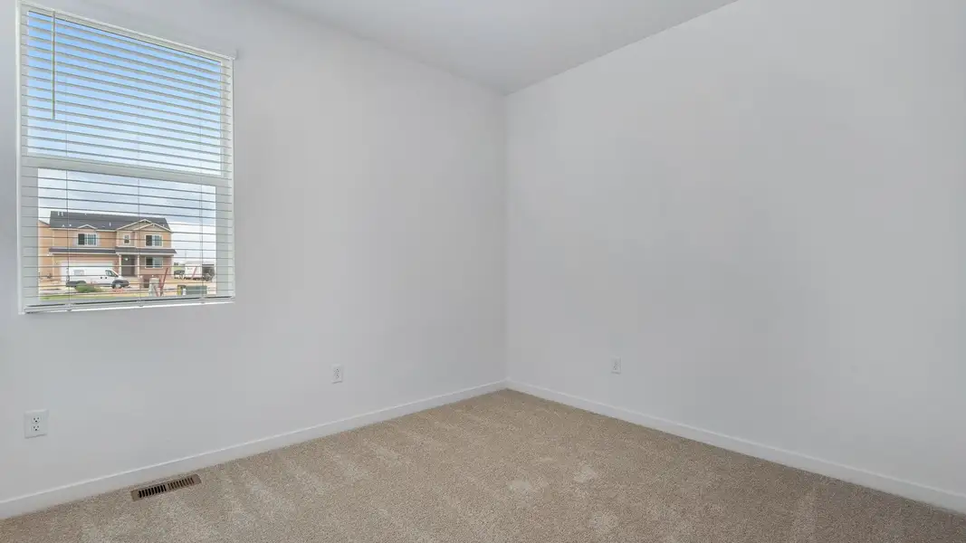 Spacious, unfurnished interior of a new home in Silver Peaks, Lochbuie (Image 12).