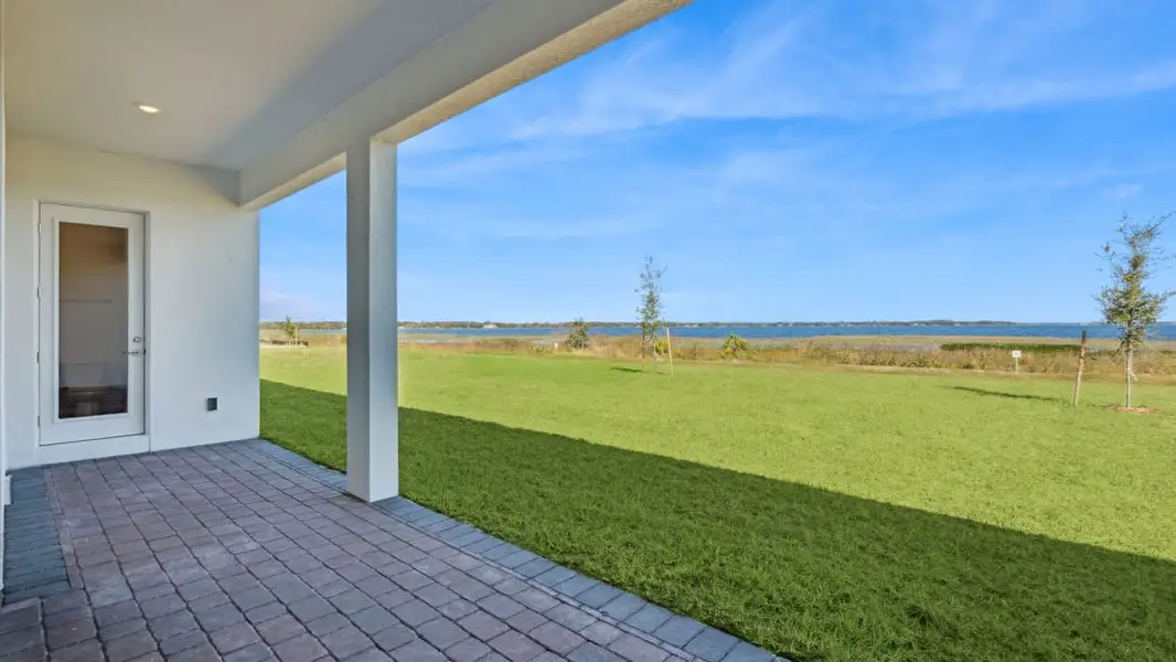 Exterior details and patio area of a home in Buena Lago, St. Cloud (Image 3).