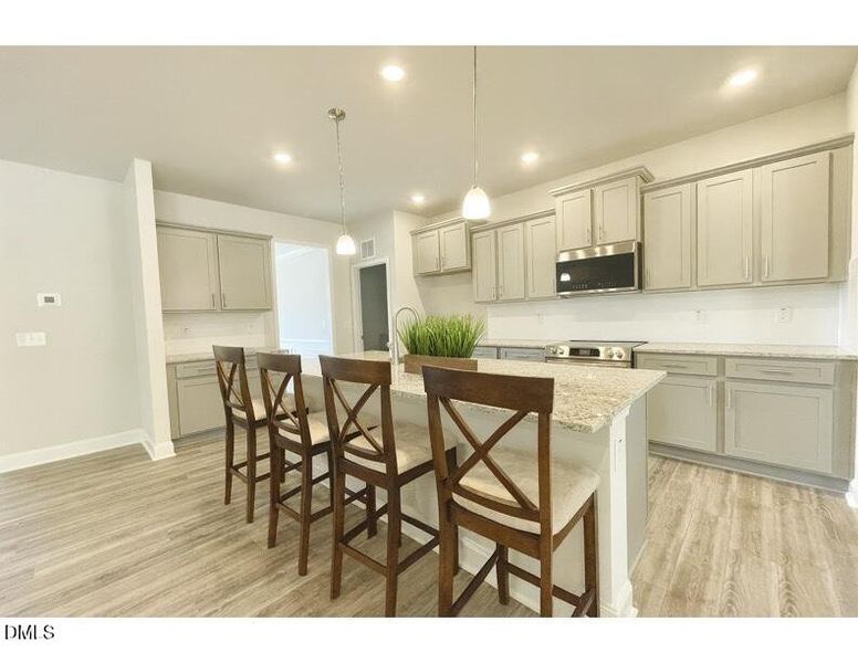 6 Kitchen Stagged 6 Kitchen Stagged