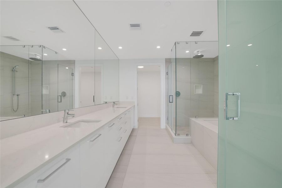 Furnished interior view inside a new home in , Fort Lauderdale (Image 16).