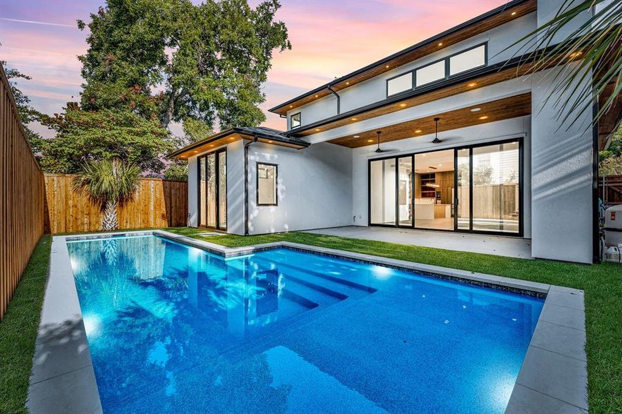 Exterior details and patio area of a home in , Dallas (Image 4).