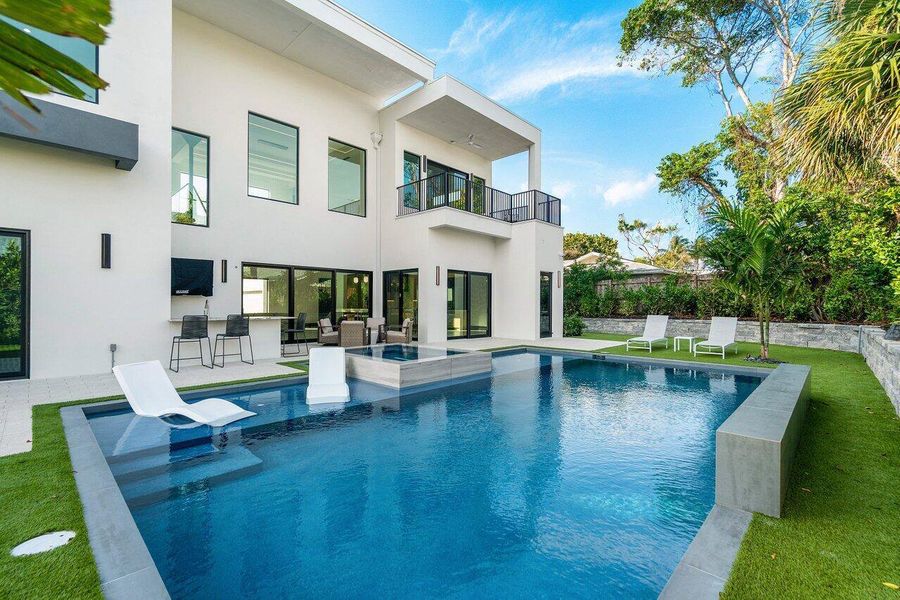 Exterior details and patio area of a home in , Juno Beach (Image 31).