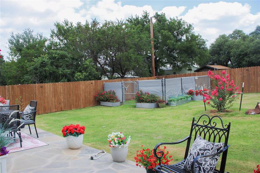 Exterior details and patio area of a home in , Granbury (Image 3).