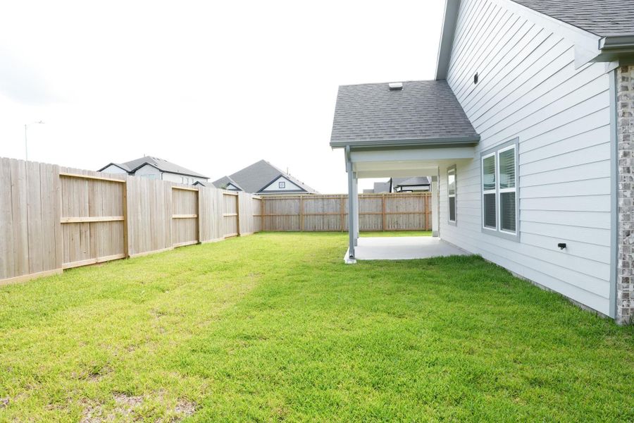 Exterior details and patio area of a home in Foxtail Palms, Manvel (Image 24).