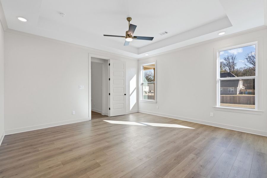 Spacious, unfurnished interior of a new home in White Oak, Arlington (Image 27).