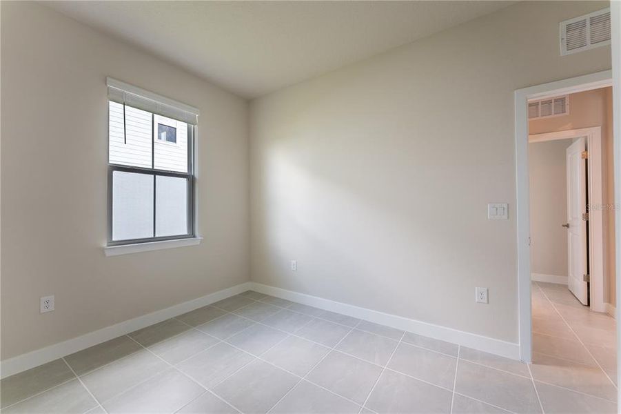 Spacious, unfurnished interior of a new home in The Palms at Venetian Bay, New Smyrna Beach (Image 18).