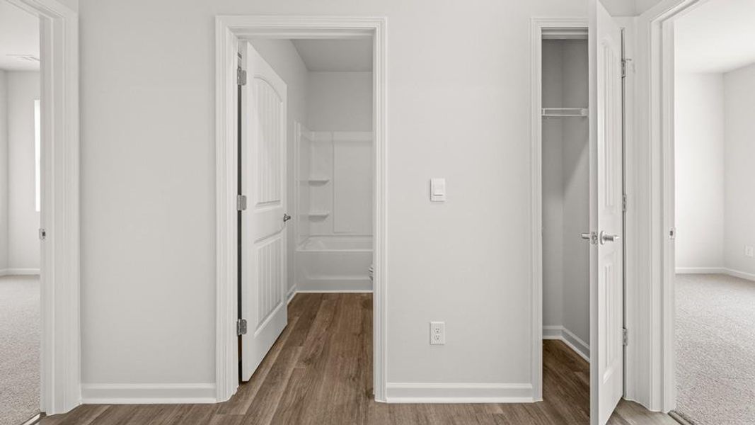 Spacious, unfurnished interior of a new home in Oaks at Cedar Grove, Fairburn (Image 22).