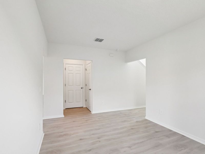 Spacious, unfurnished interior of a new home in Wynnstone - Signature Series, Davenport (Image 10). Spacious, unfurnished interior of a new home in Wynnstone - Signature Series, Davenport (Image 10).