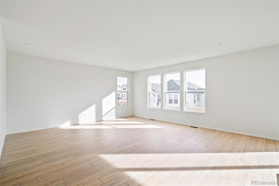 Spacious, unfurnished interior of a new home in Turnberry, Commerce City (Image 16).