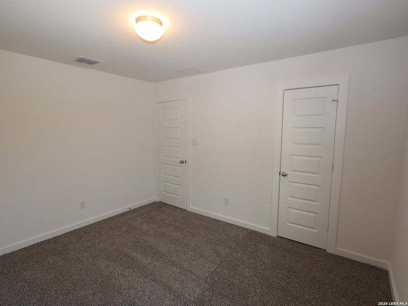 Spacious, unfurnished interior of a new home in Mesquite Ridge, San Antonio (Image 27).