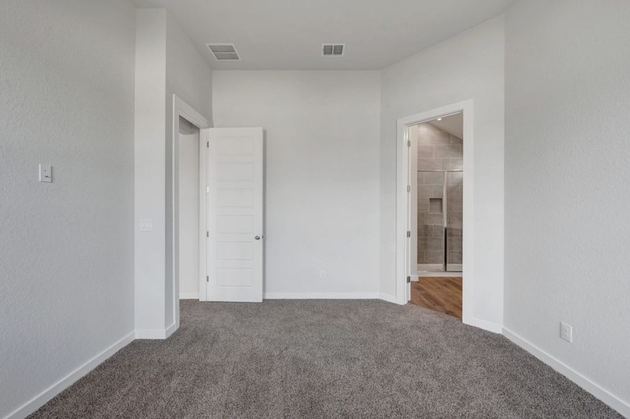 Spacious, unfurnished interior of a new home in The Meadows at Hunters Ranch, San Antonio (Image 38).