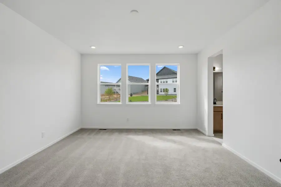 Spacious, unfurnished interior of a new home in Independence, Elizabeth (Image 37).