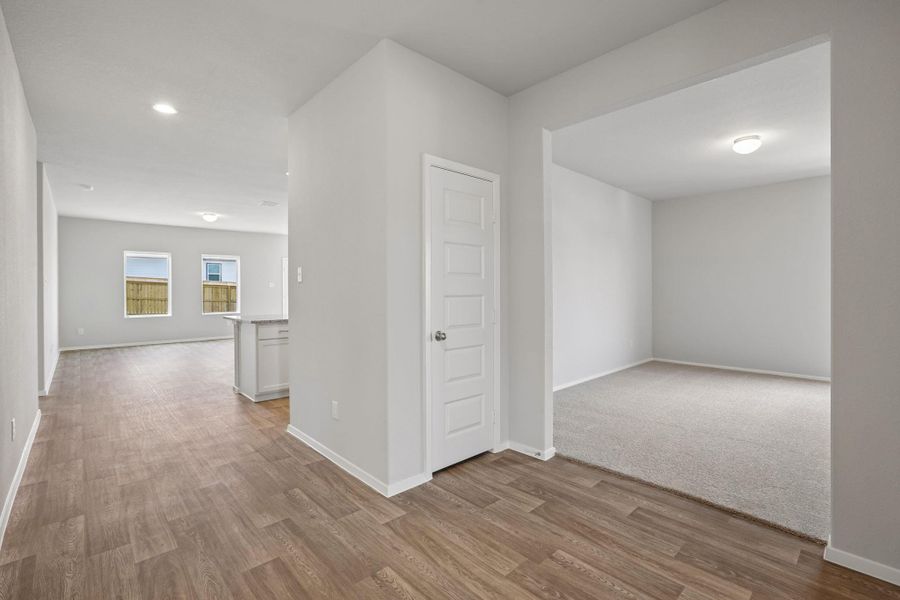 Spacious, unfurnished interior of a new home in Cloverleaf, Austin (Image 23).