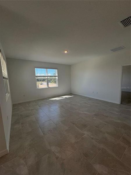 Image 9 of a home in Oakview.