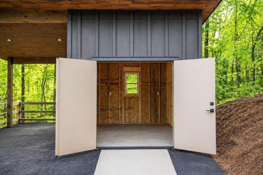 Exterior details and patio area of a home in , Blue Ridge (Image 4).