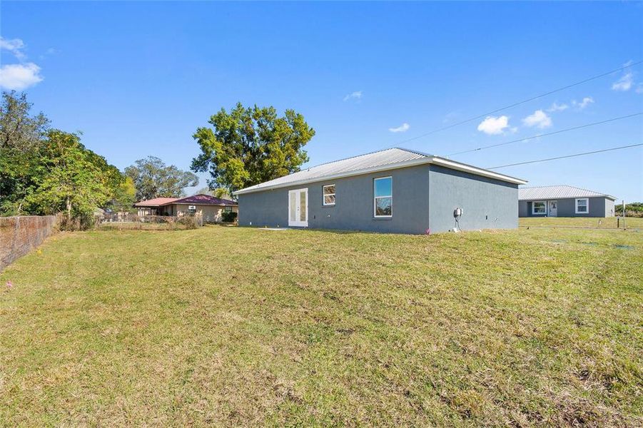 Exterior details and patio area of a home in , Avon Park (Image 18).