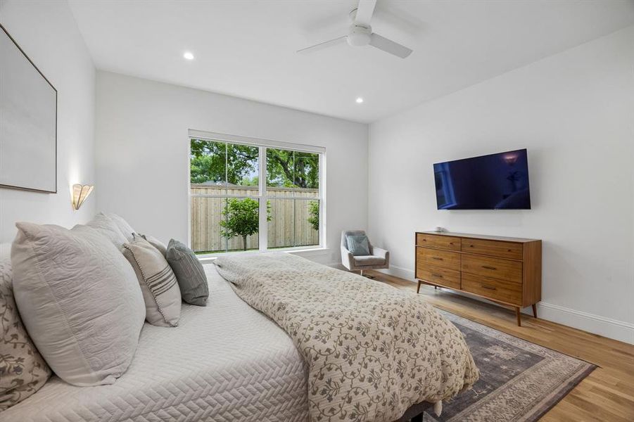 Furnished interior view inside a new home in , Dallas (Image 8).