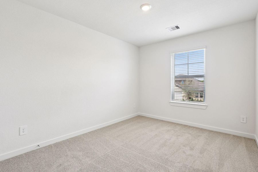 Spacious, unfurnished interior of a new home in Southwinds, Baytown (Image 36).